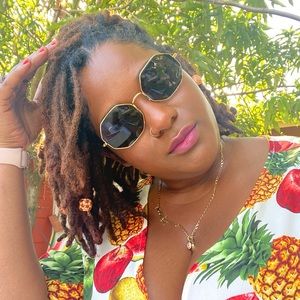 Meet your Posher, Mandisa